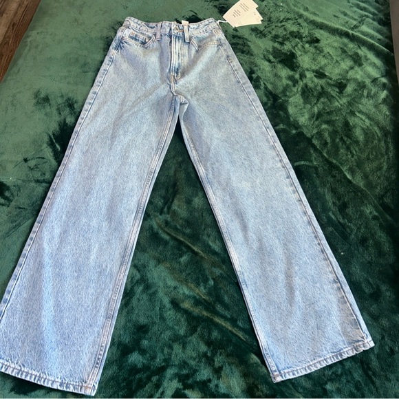 H&M Denim - H&M NWT Ladies Wide Leg Regular Fit Ultra High Waist Light Wash Jeans  Sz 0